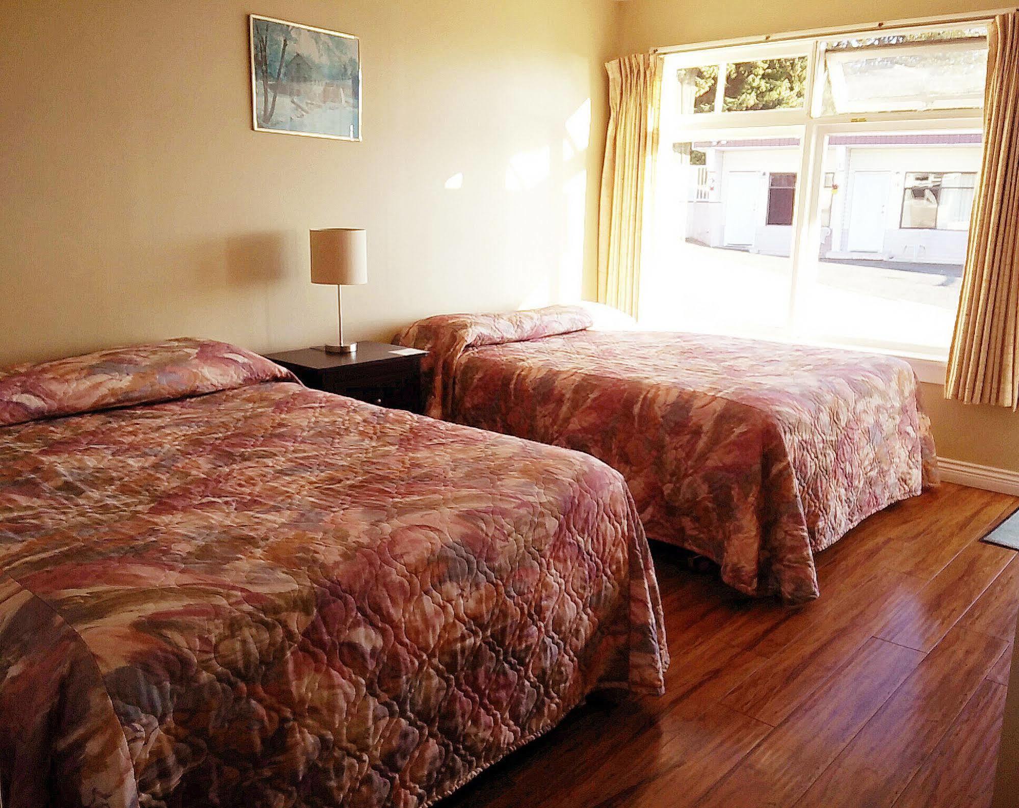 Westview Centre Motel Ltd พาวเวลล์ ริเวอร์ ภายนอก รูปภาพ