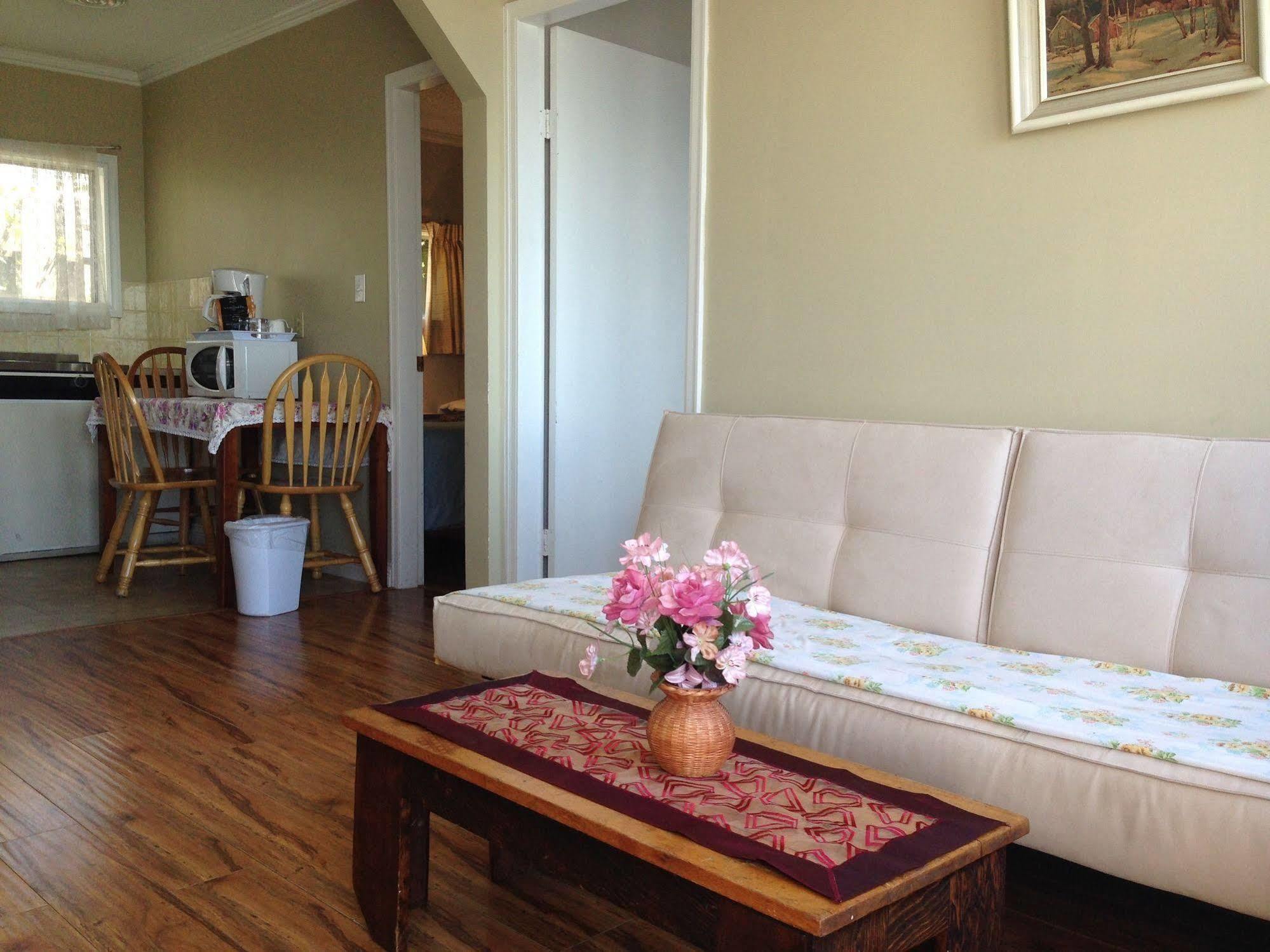 Westview Centre Motel Ltd พาวเวลล์ ริเวอร์ ภายนอก รูปภาพ