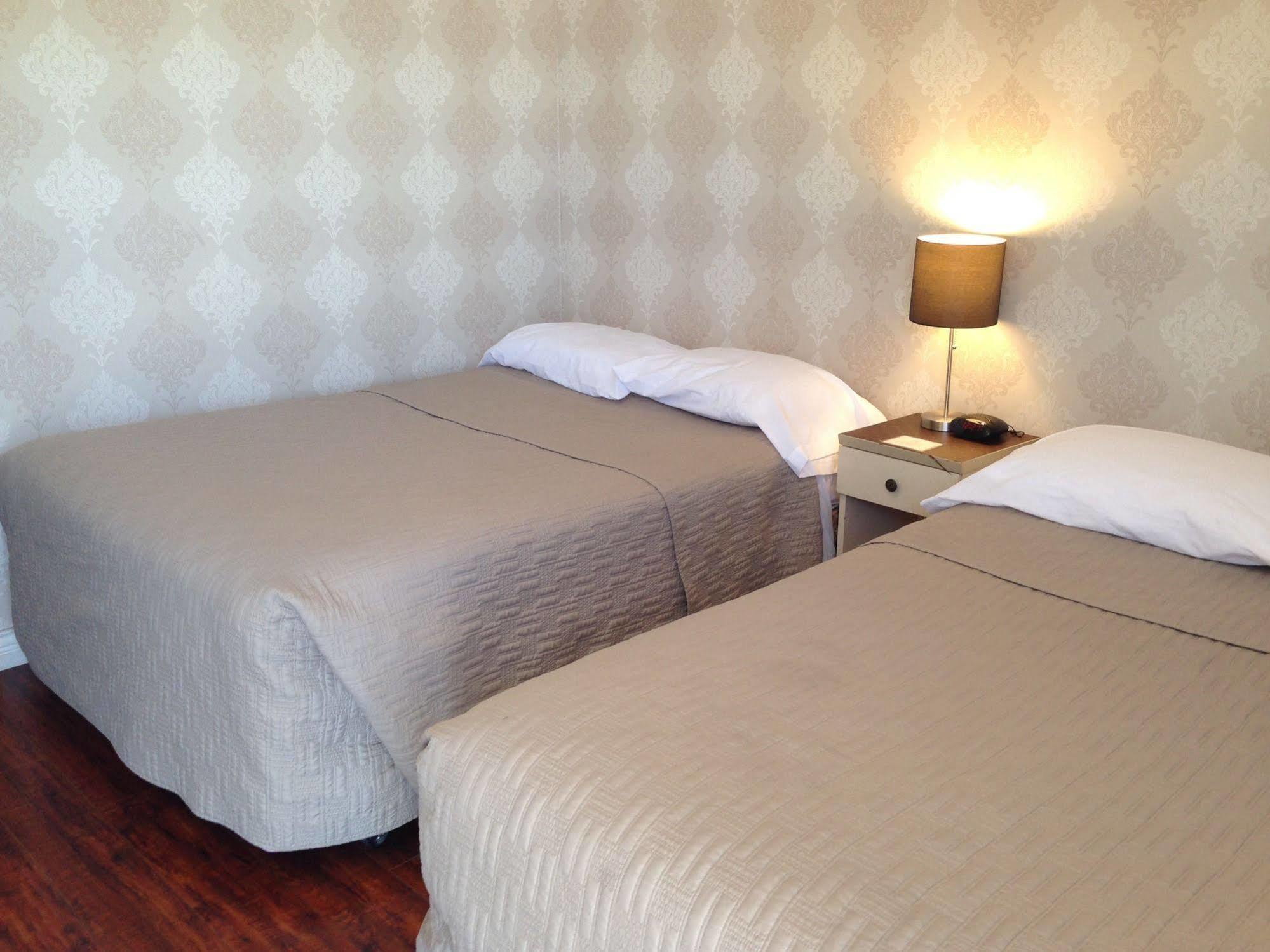 Westview Centre Motel Ltd พาวเวลล์ ริเวอร์ ภายนอก รูปภาพ