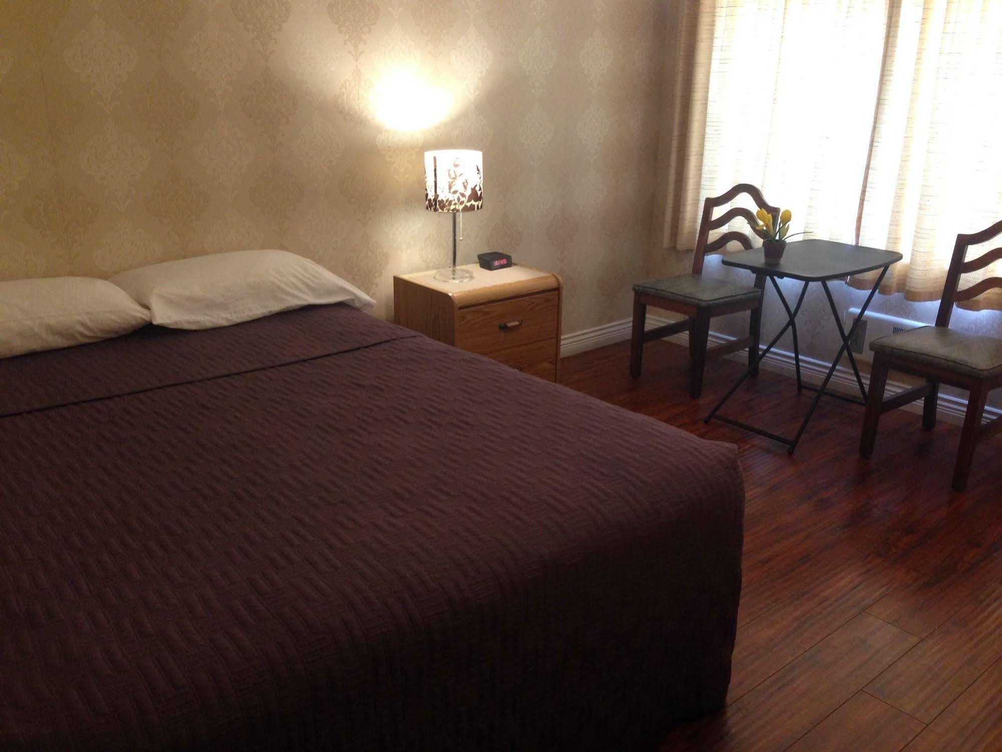 Westview Centre Motel Ltd พาวเวลล์ ริเวอร์ ภายนอก รูปภาพ