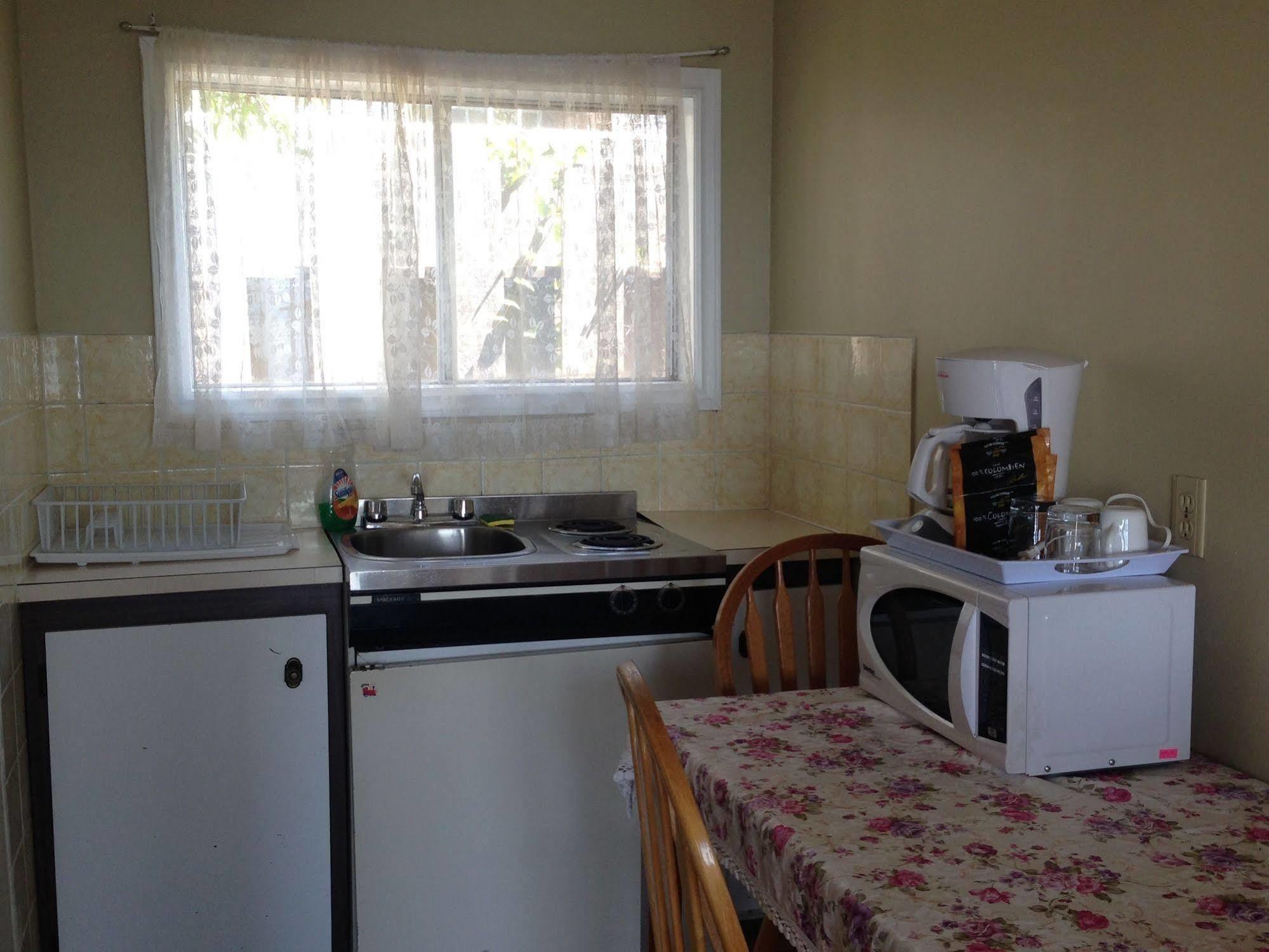 Westview Centre Motel Ltd พาวเวลล์ ริเวอร์ ภายนอก รูปภาพ