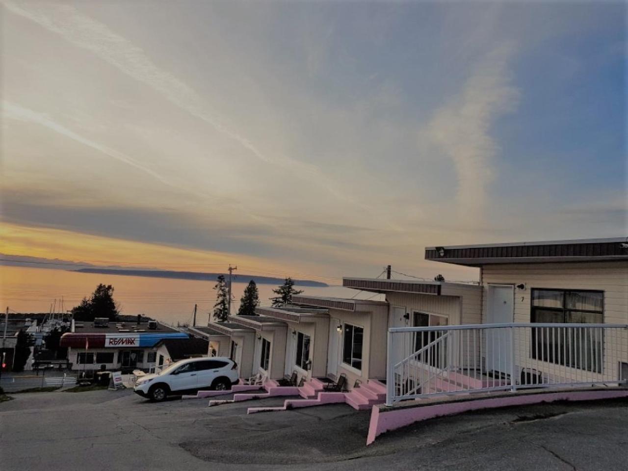 Westview Centre Motel Ltd พาวเวลล์ ริเวอร์ ภายนอก รูปภาพ